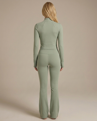 Huxe Sculpt Set – Sage | Flared Legging & Corset Jasje 2