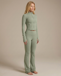 Huxe Sculpt Set – Sage | Flared Legging & Corset Jasje 3